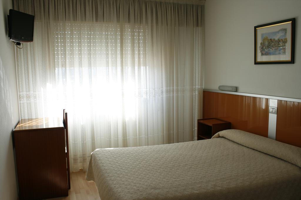 Hostal Liste Station A Coruna Room photo
